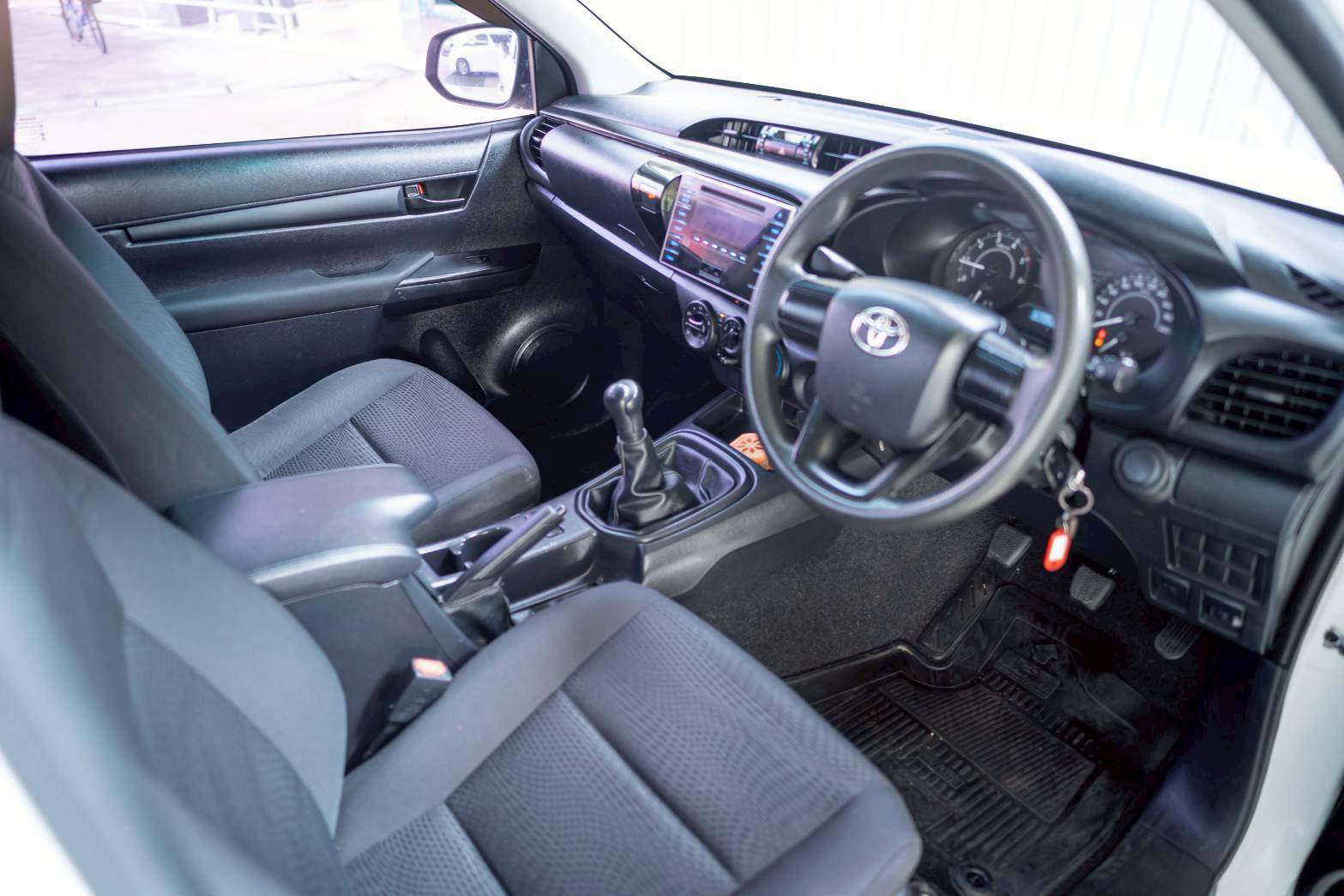 2020 TOYOTA HILUX REVO 2.8 J PLUS