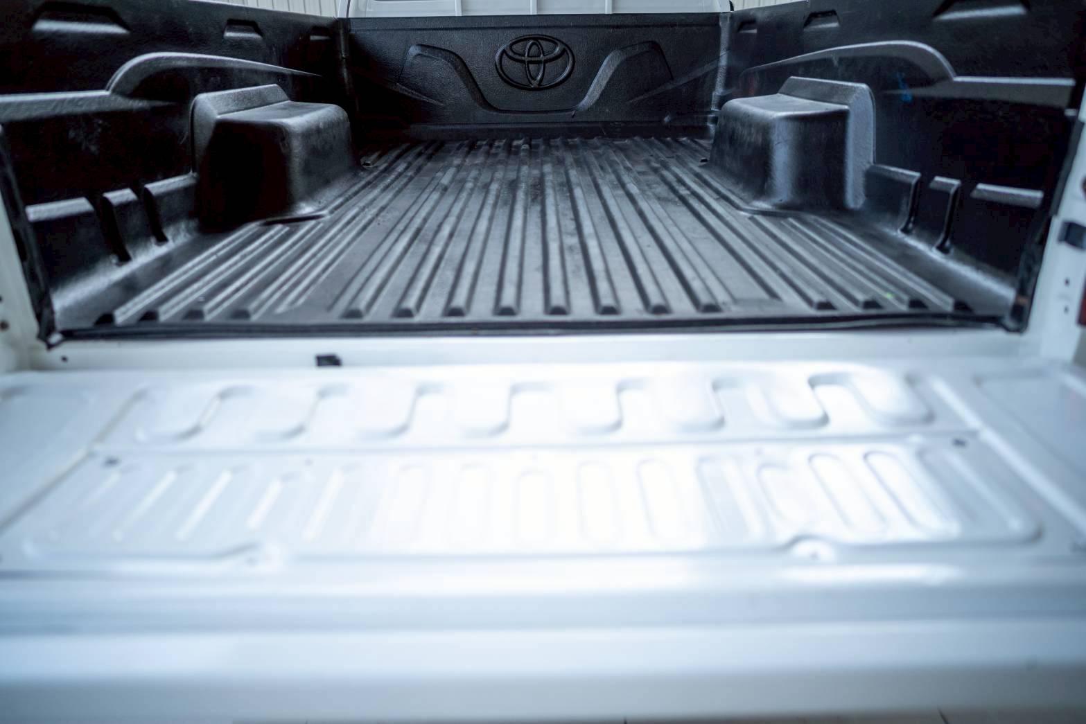 2020 TOYOTA HILUX REVO 2.8 J PLUS